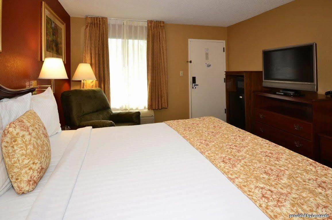 Surestay Plus Hotel By Best Western Southern Pines Pinehurst Szoba fotó